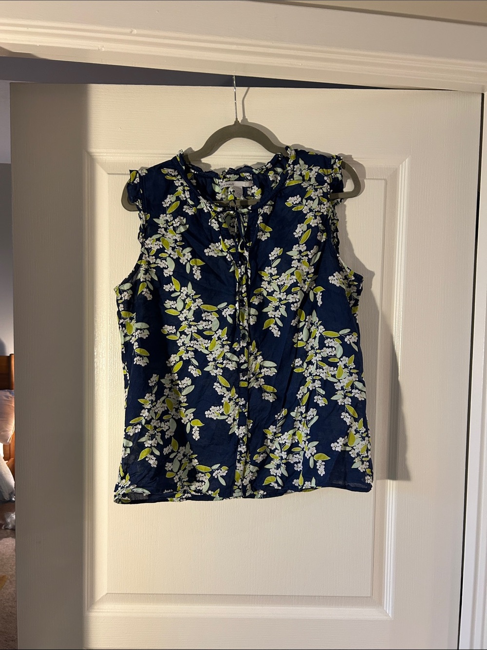 Old Navy Navy Floral Tie-Front Sleeveless Blouse